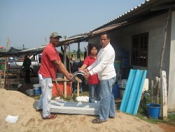 อบต.รอบเวียงให้ความช่วยเหลือผู้ประสบวาตภัย