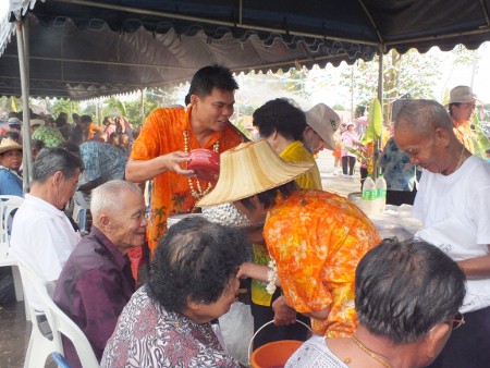 งานปี๋ใหม่เมือง อบต.รอบเวียง