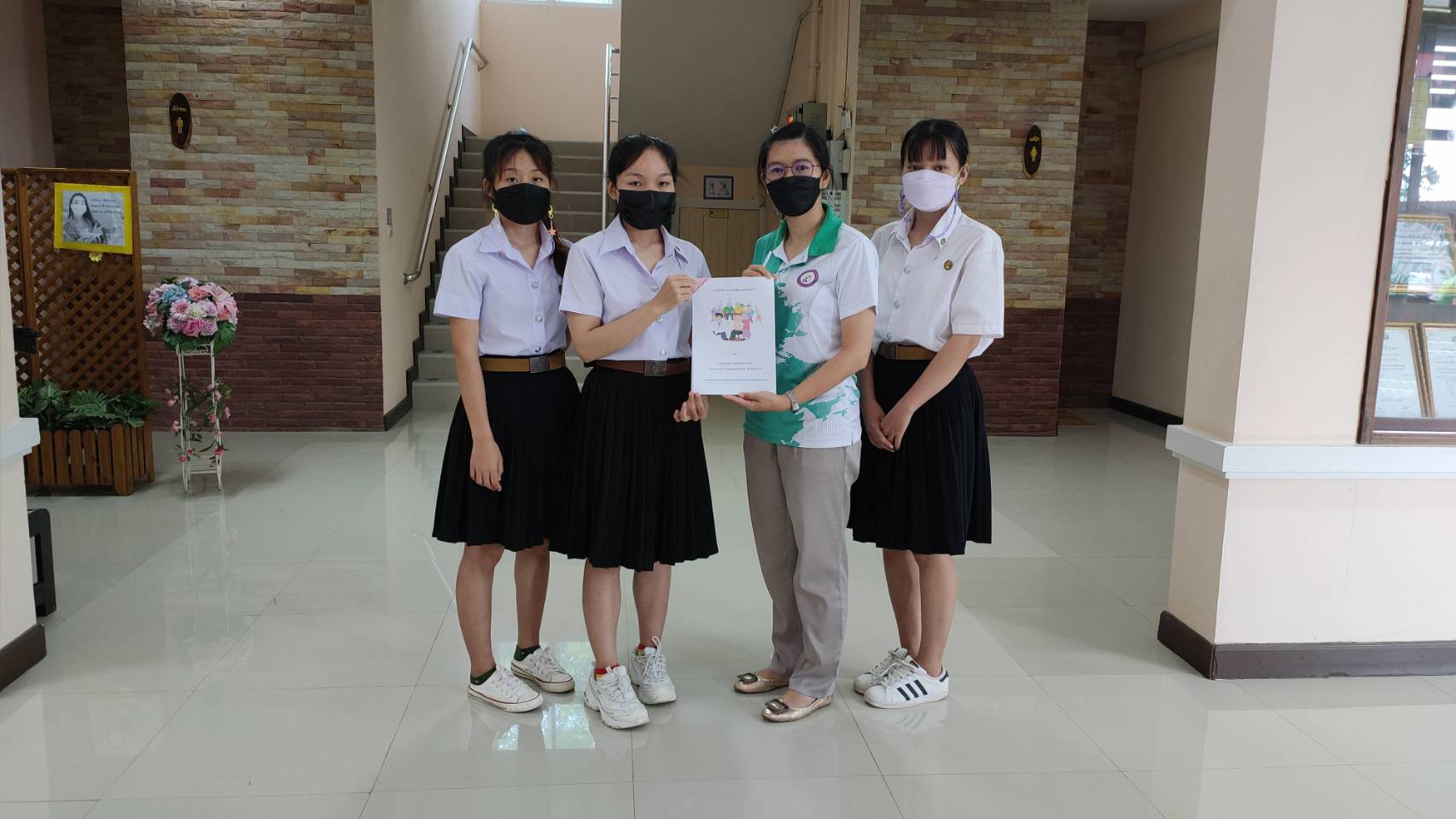 นักศึกษาจากมหาวิทยาลัยราชภัฎเชียงราย ขอข้อมูลด้านสวัสดิการสังคมในองค์การบริหารส่วนตำบลรอบเวียง