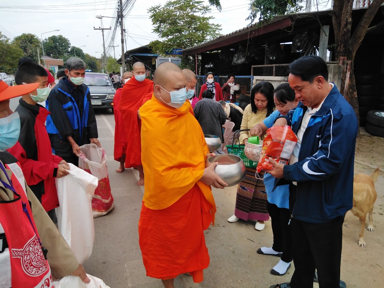 กิจกรรมทำบุญตักบาตร เนื่องในวันขึ้นปีใหม่ ปี พ.ศ.2564