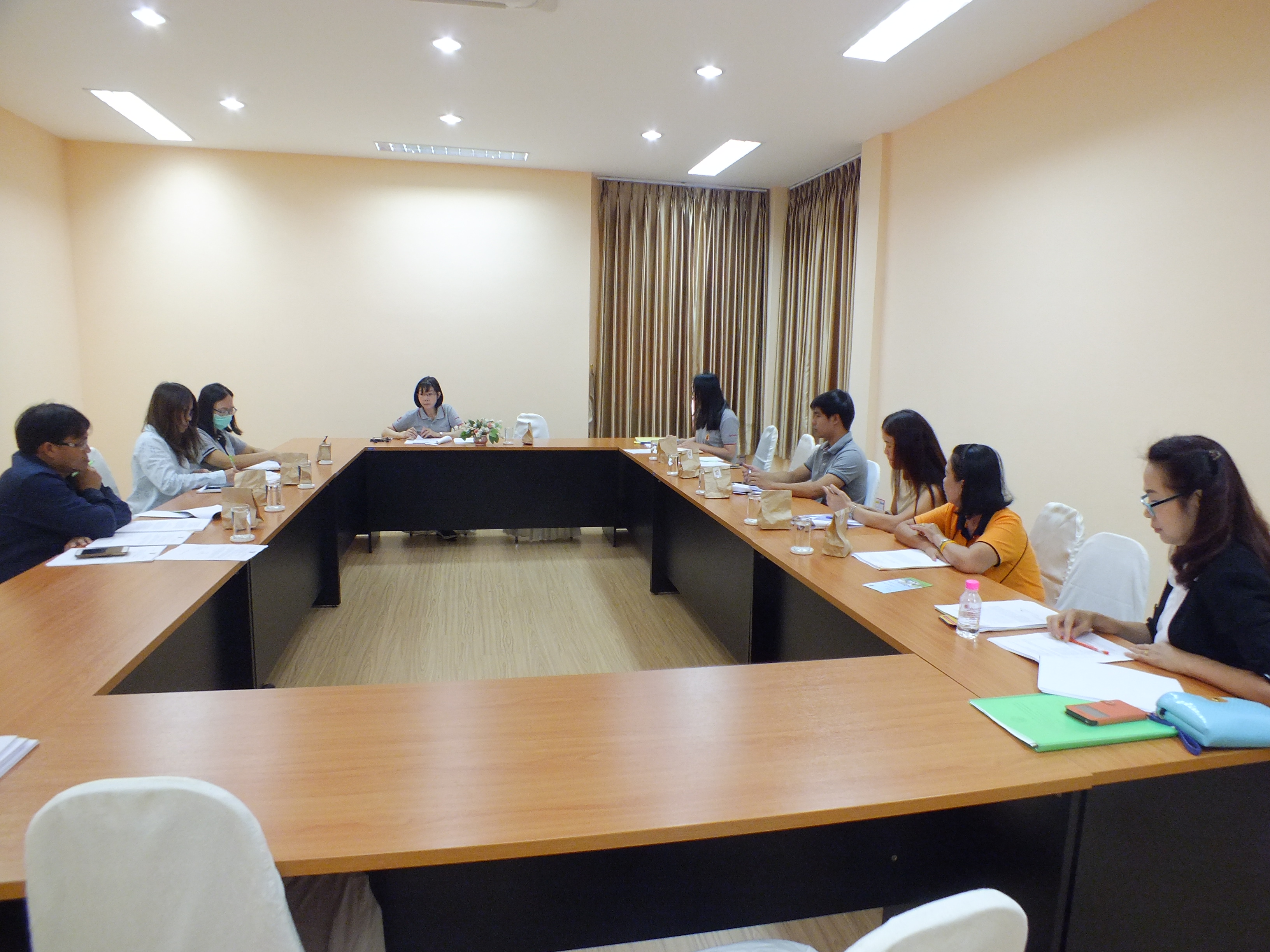 ประชุมร่างข้อบัญญัติ อบต.รอบเวียง เรื่อง  การควบคุมกิจการที่เป็นอันตรายต่อสุขภาพ และ การควบคุมสถานที่จำหน่ายอาหารและสถานที่สะสมอาหาร