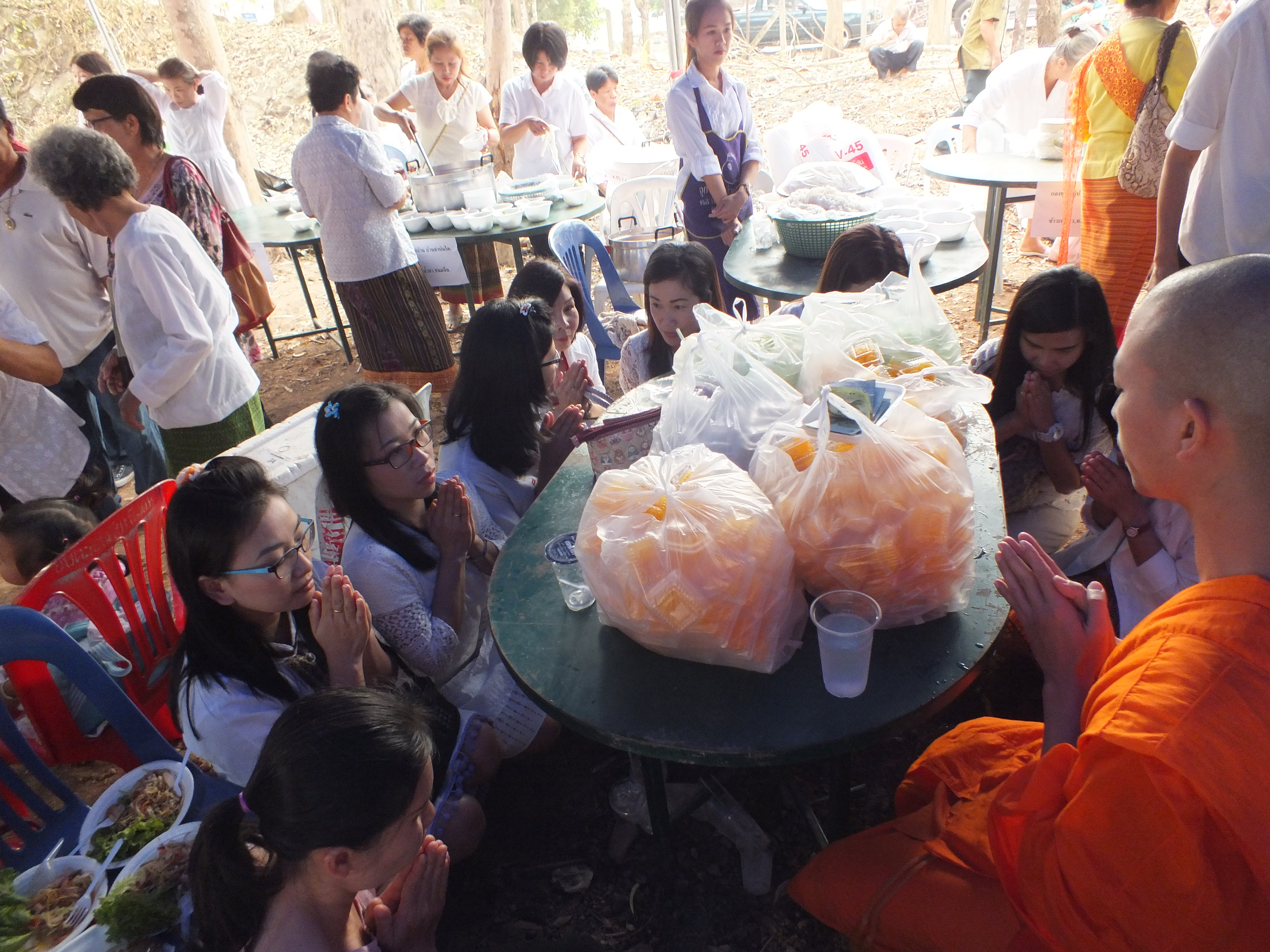 ร่วมทำบุญโรงทานปอยหลวงพระธาตุสมปรารถนา